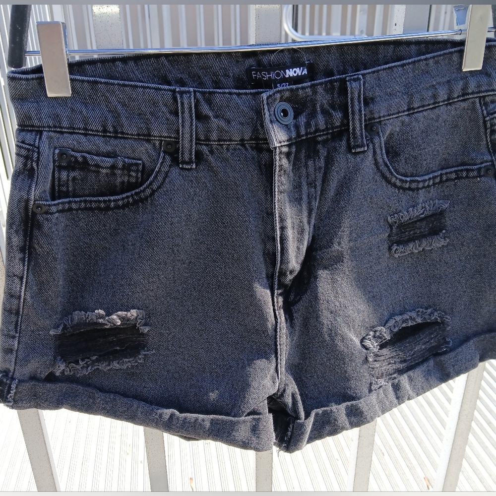 New! Fashion Nova Women's Black Mid Rise Distressed Jean Shorts SZ 5/27